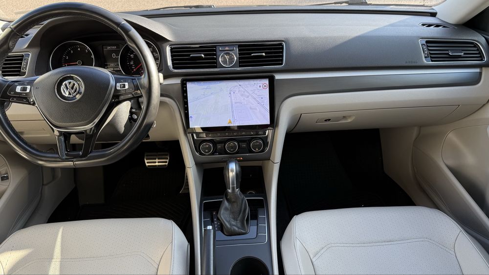 Продам Passat B 8 2016 года. R-Line богатая комплектация .