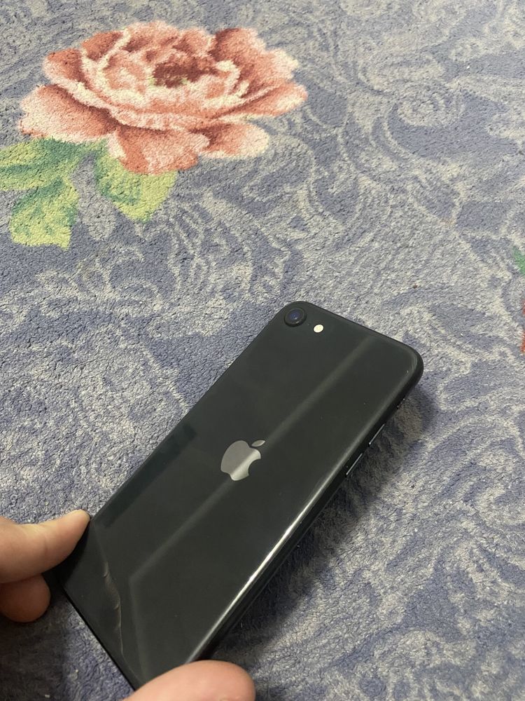 iPhone SE сотовый телефон