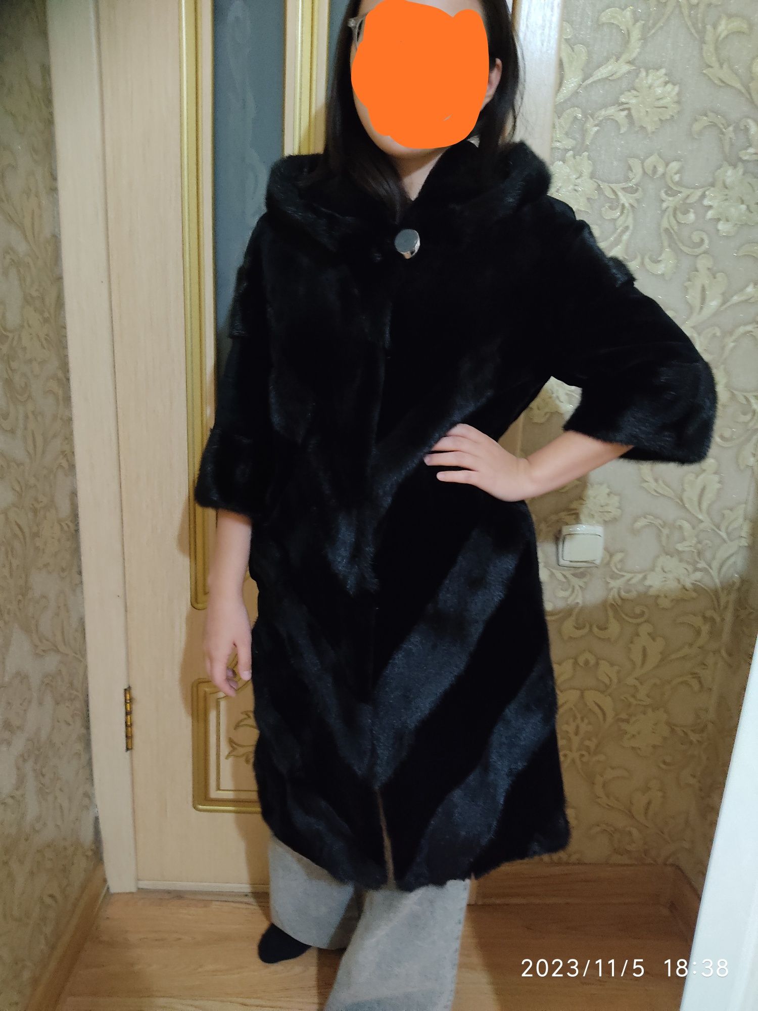 Шуба норковая черного цвета