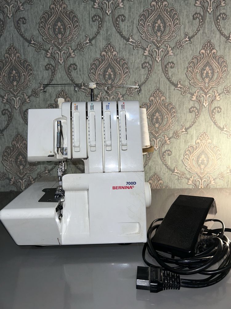 Оверлок Bernina 700D — швейцарское качество