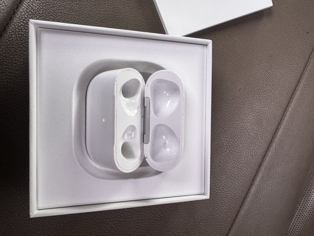 Продам кейс Airpods 3 (оригинал)