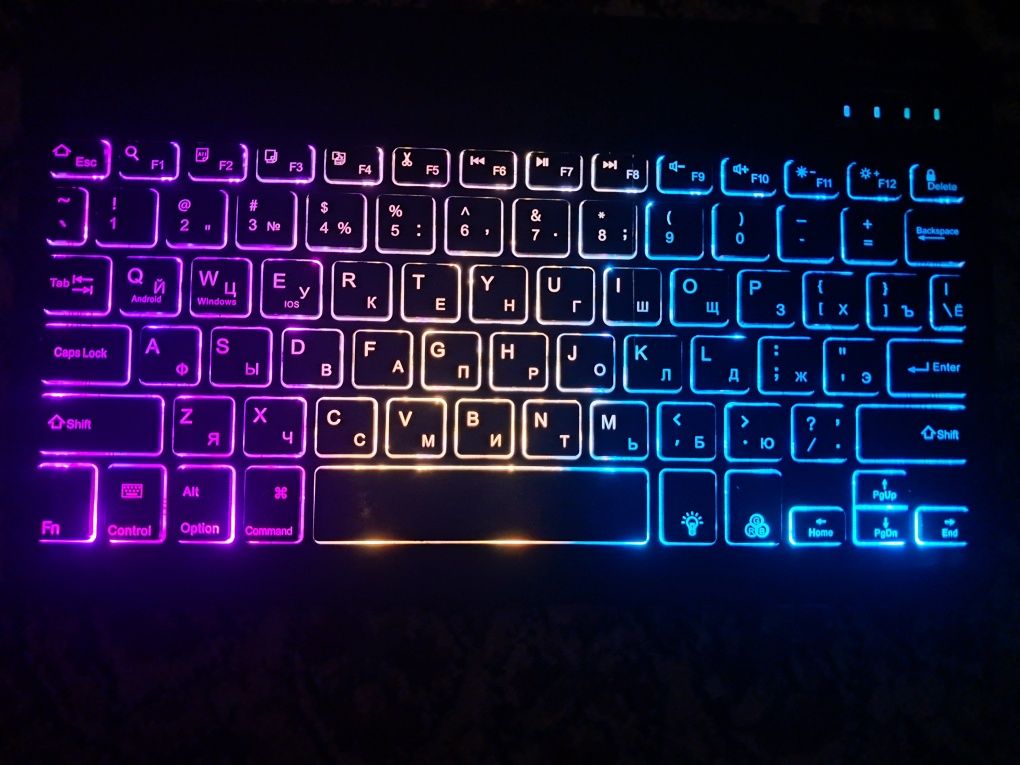 Беспроводная клавиатура с RGB подсветкой