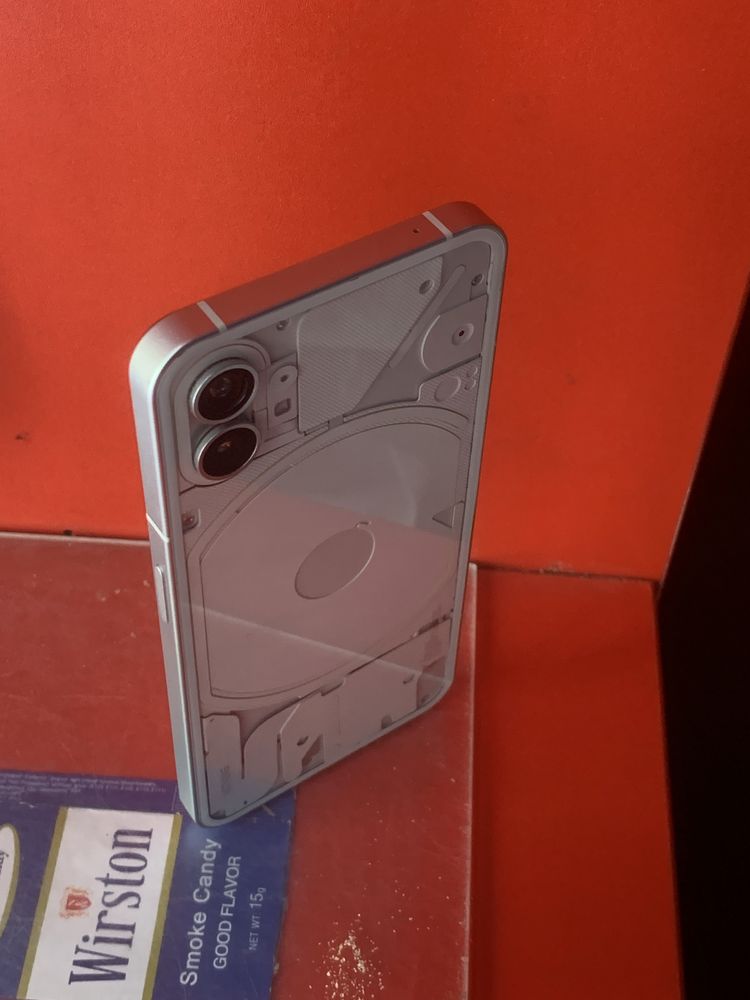 Nothing phone 1 с разбитым экраном