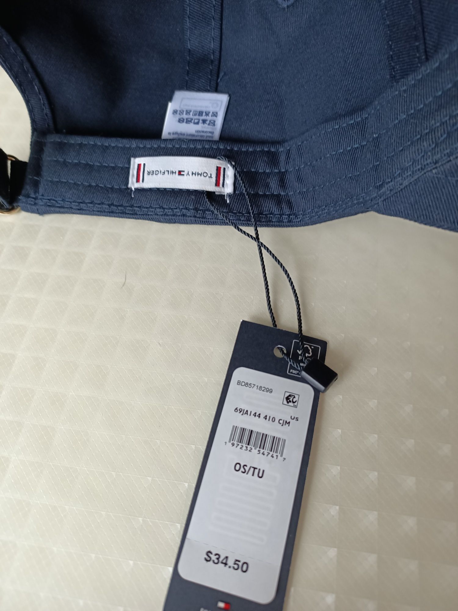 Кепка Tommy Hilfiger тёмно-синего цвета новая