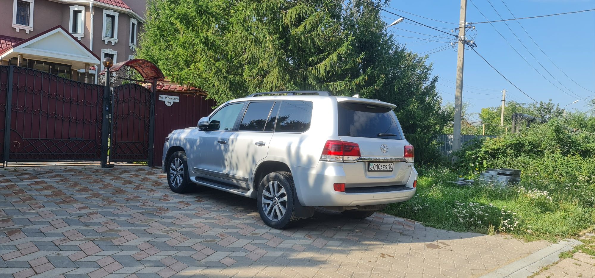 Land Cruiser-200
