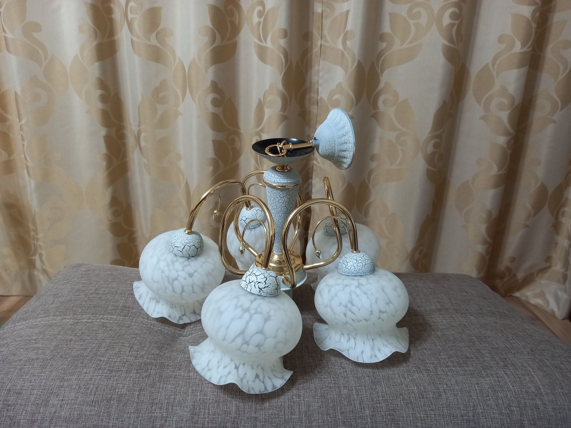 Продам люстру 5 рожковую