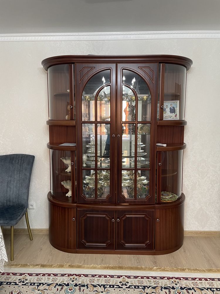 Продам сервант для гостиной