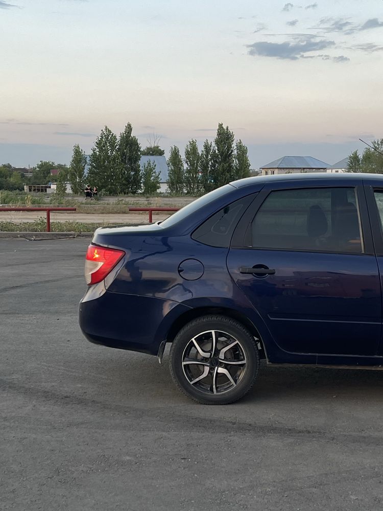 Lada granta.