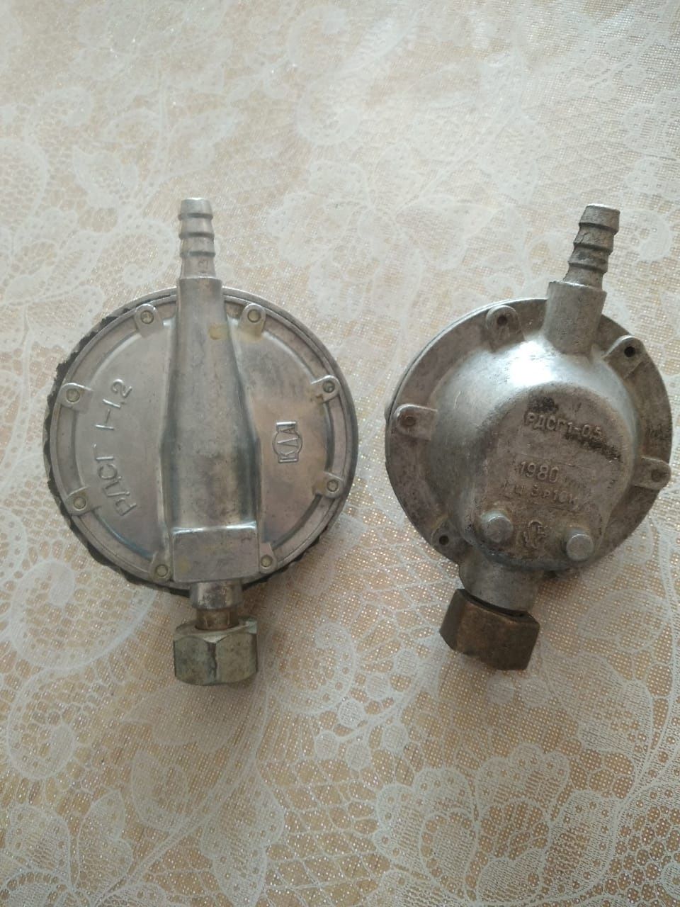 Продаю СРОЧНО два  балона пропан- газ