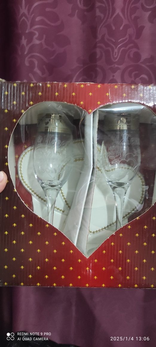 Продам свадебные фужеры.