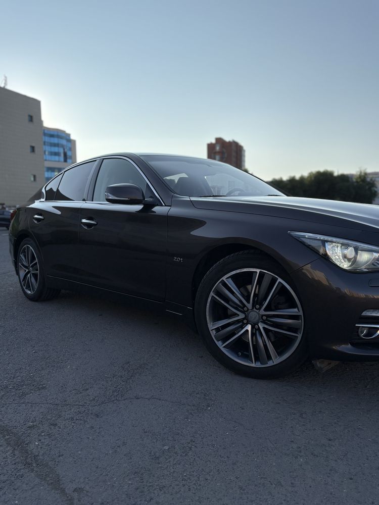 Продаю Infiniti Q50