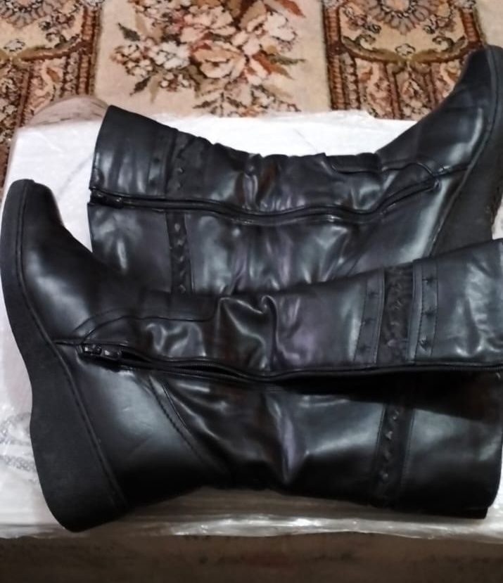 Женские сапоги продам