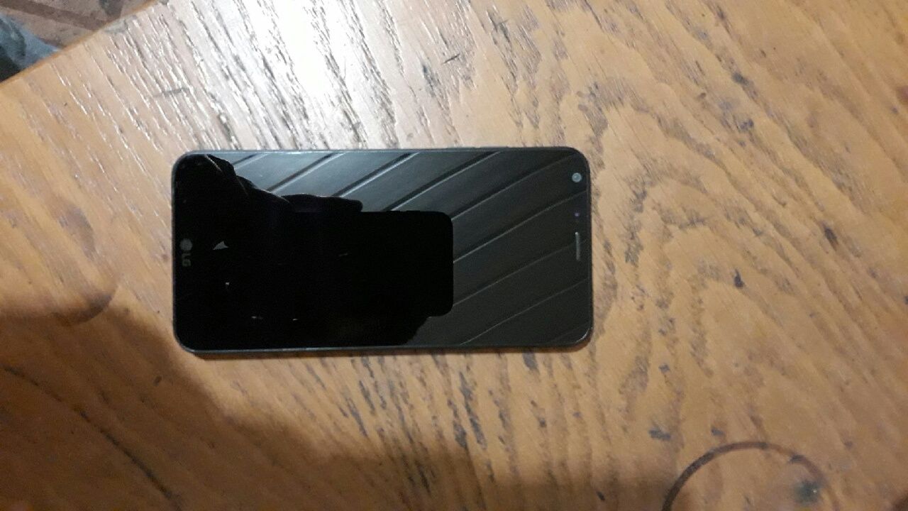 Реализуется LG Q6 alfa
