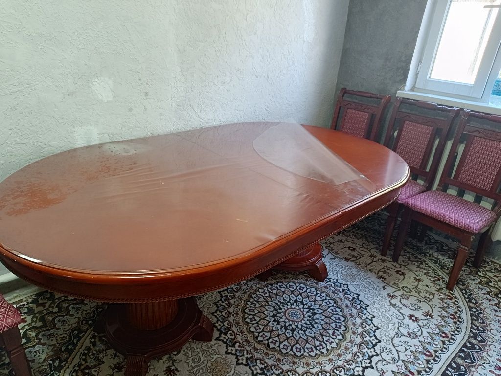 Продам кухонный стол со стульями