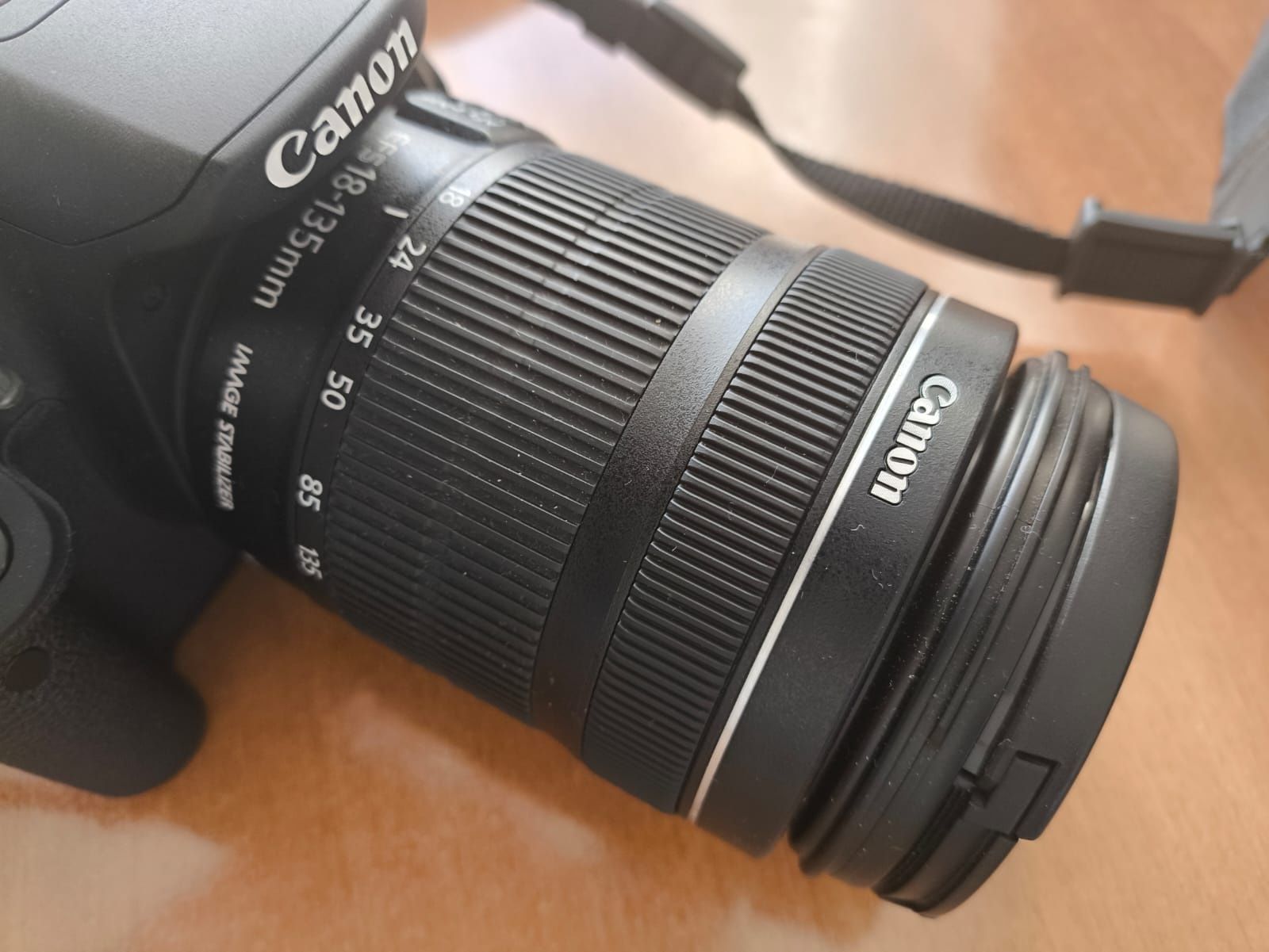 Продам фотоаппарат Canon 700D 18-135 mm