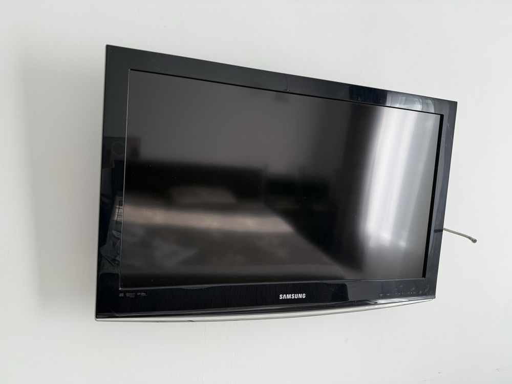 ЖК Телевизор Samsung. Диагональ 32