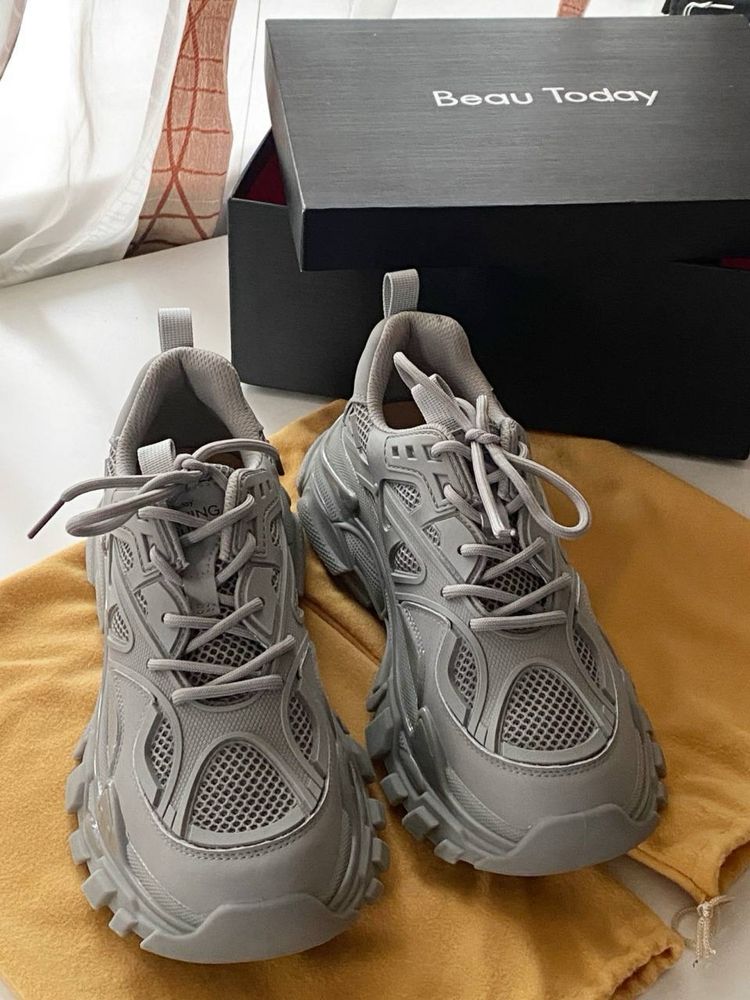 Кроссовки 40.5-41