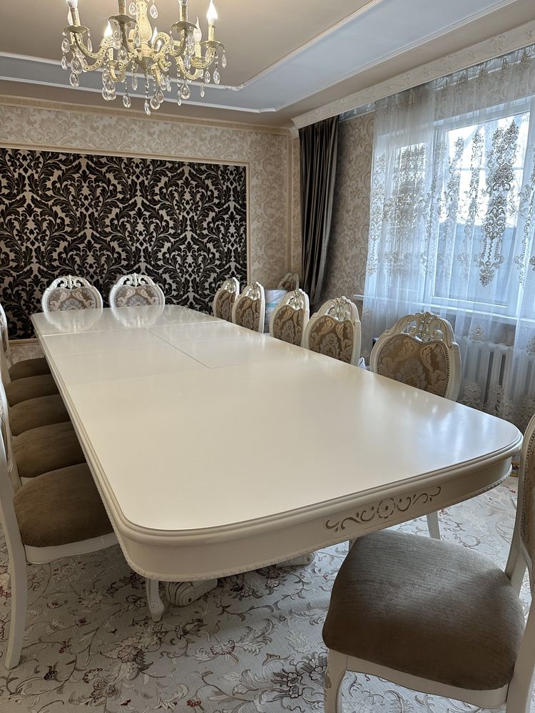 Срочно продам стол со стульями!