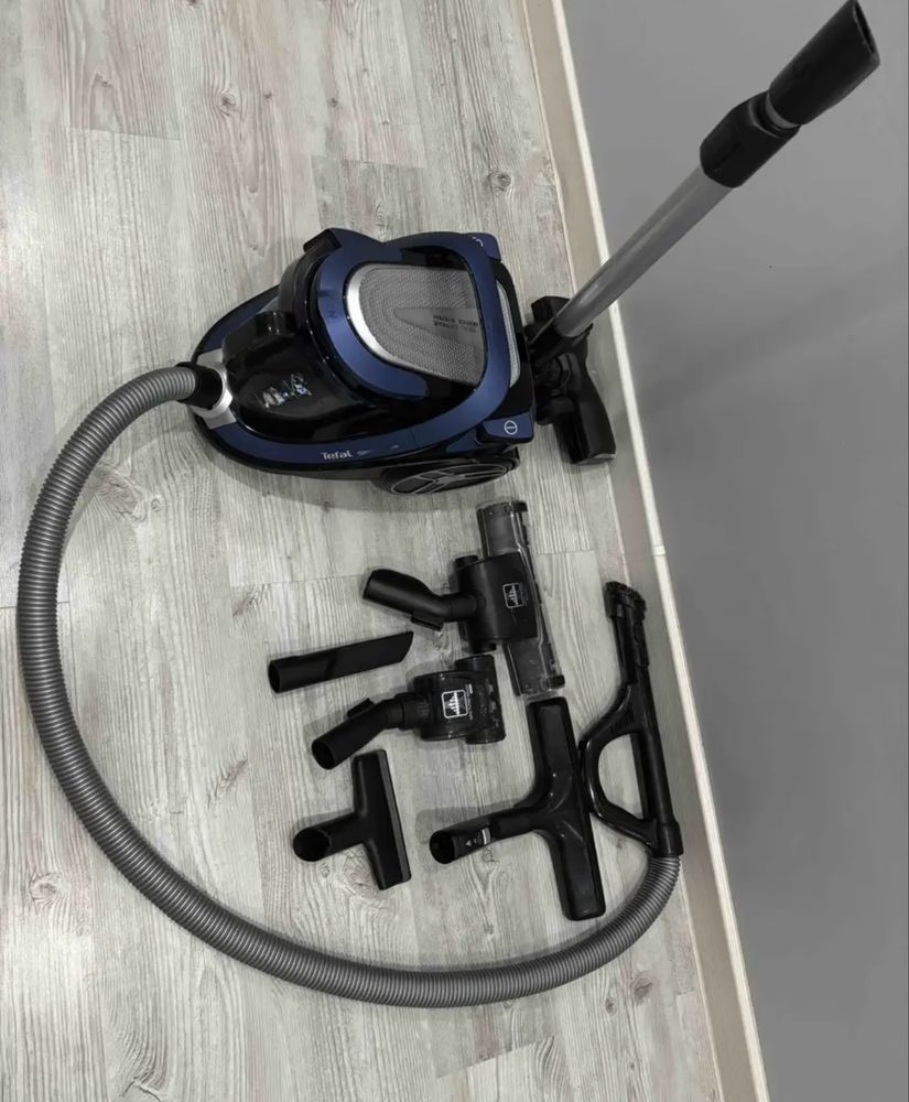 Пылесос с контейнером Tefal Silence Force Cyclonic TW7690EA