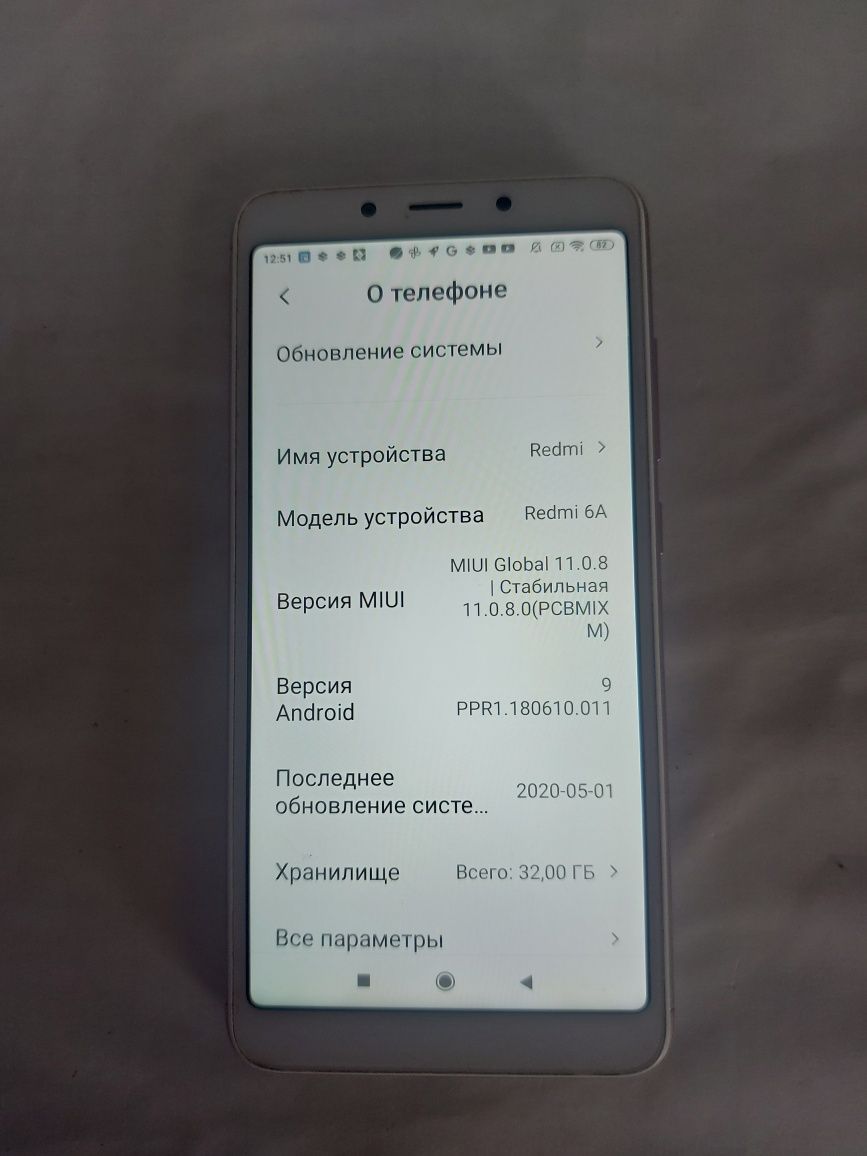 Телефон Редми в рабочем состоянии.