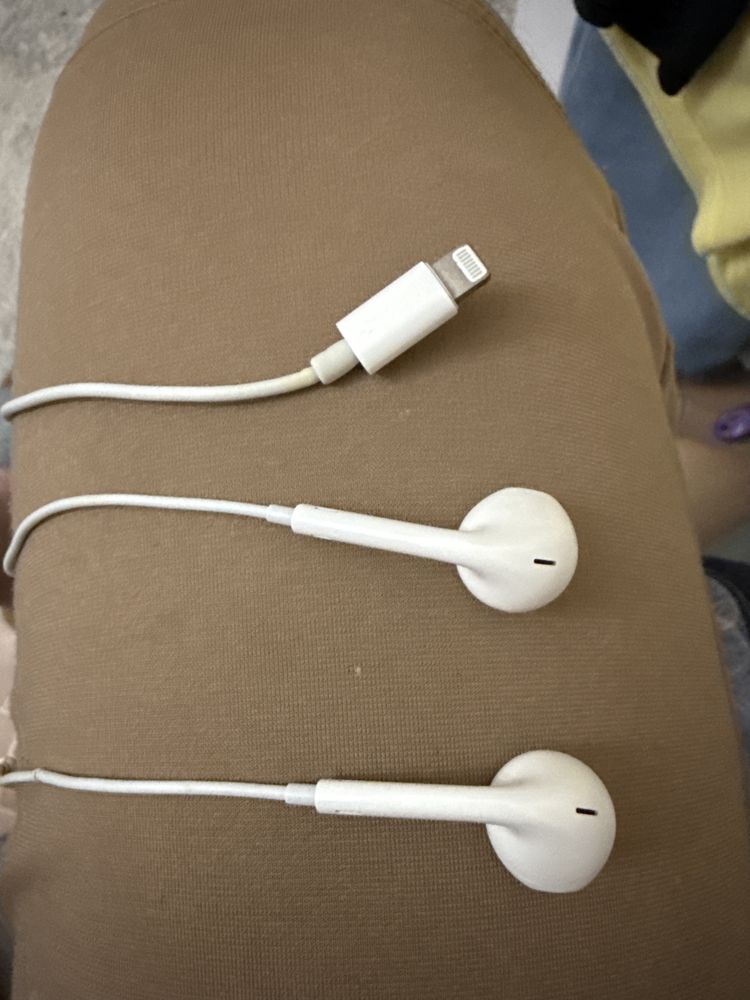 Наушники от Apple проводные
