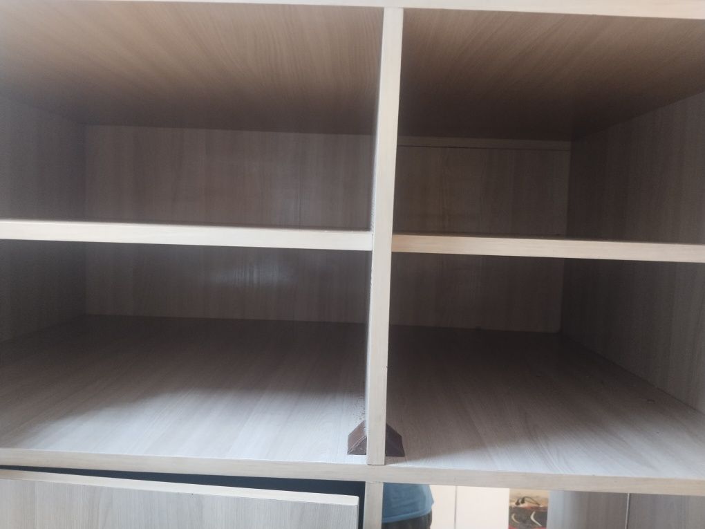 Продам Шкаф стенку "Приходая,Кухня"