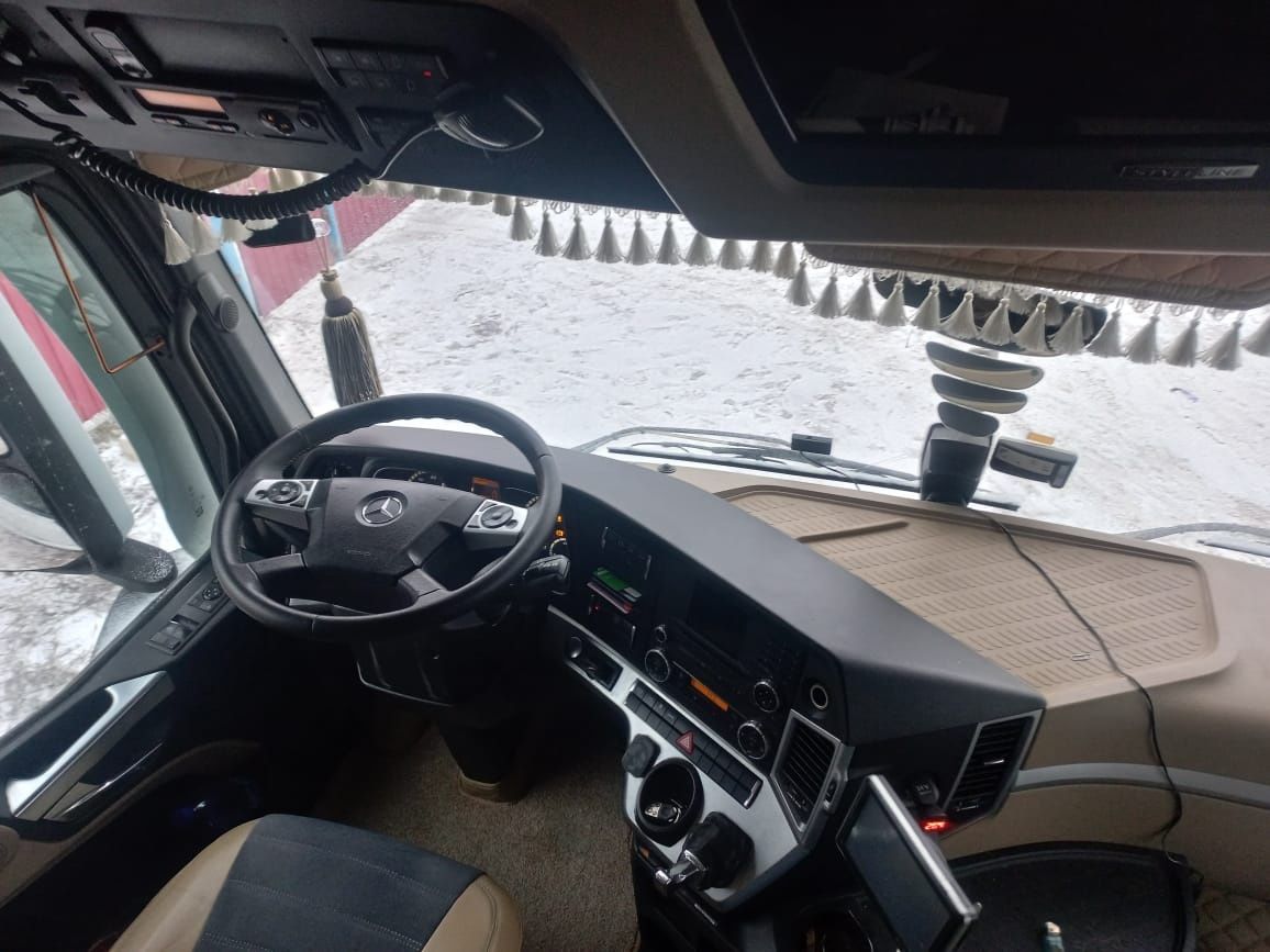 Продам  тягач MERCEDES-BENZ