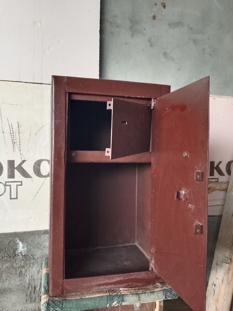 Продам советский сейф