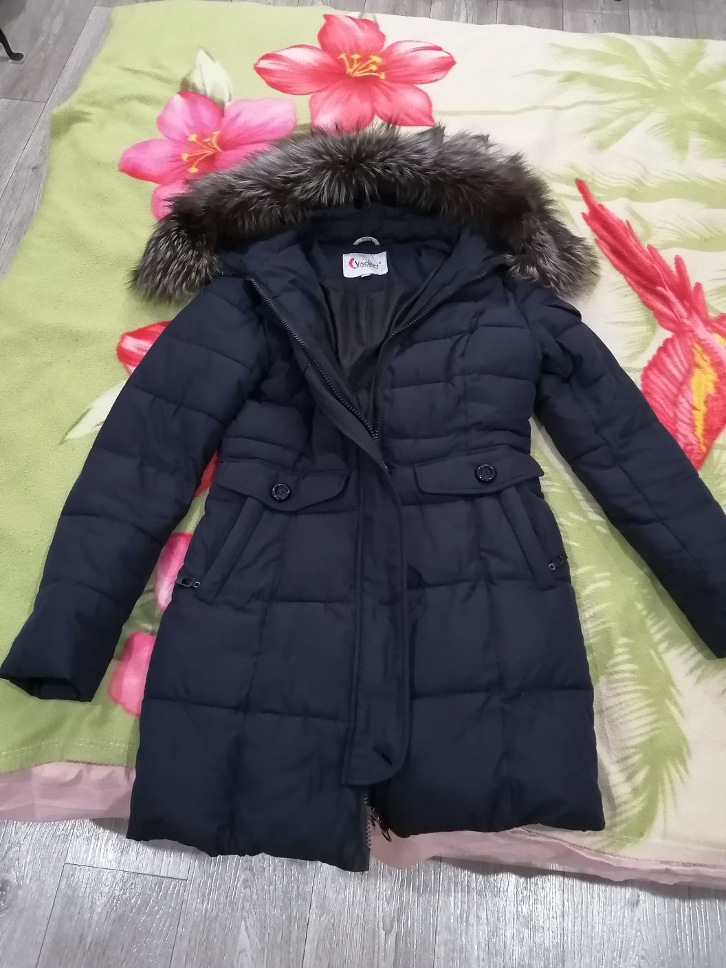 Продам зимнюю куртку женскую