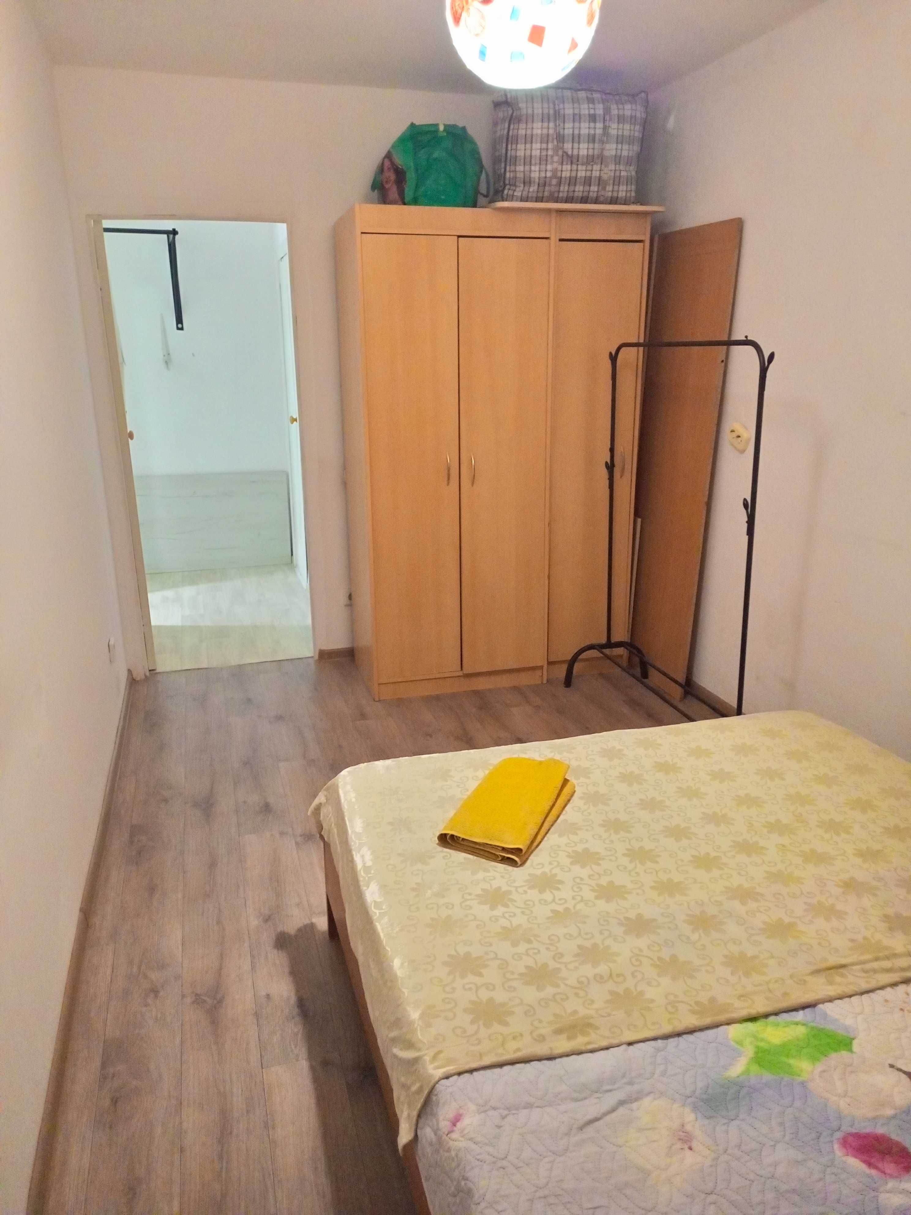 Сдам  квартиру, спальня и кухня совмещена с гостиной
