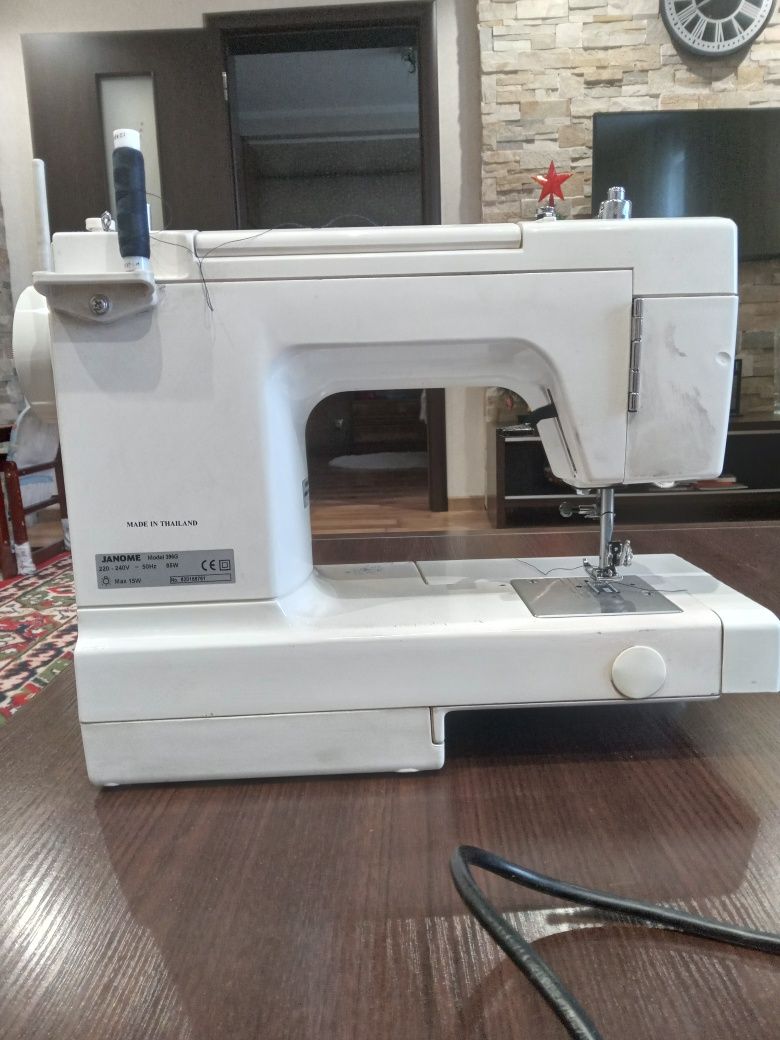 Швейная машинка JANOME