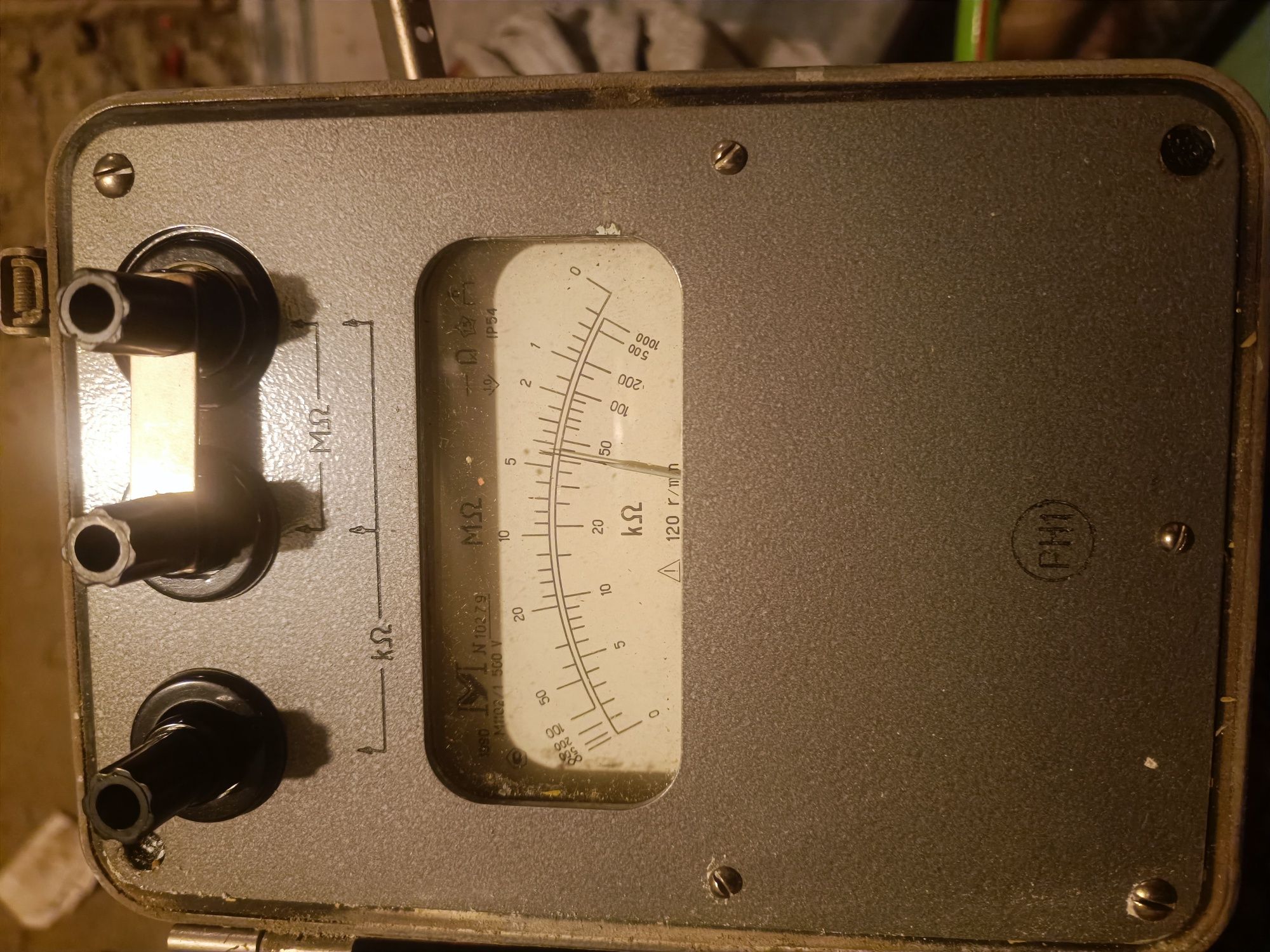 Продам Мегоомметр механический.  PH1.СССР производство.