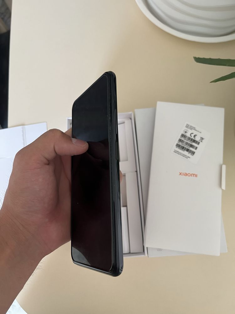 Xiaomi 11 lite почти новый
