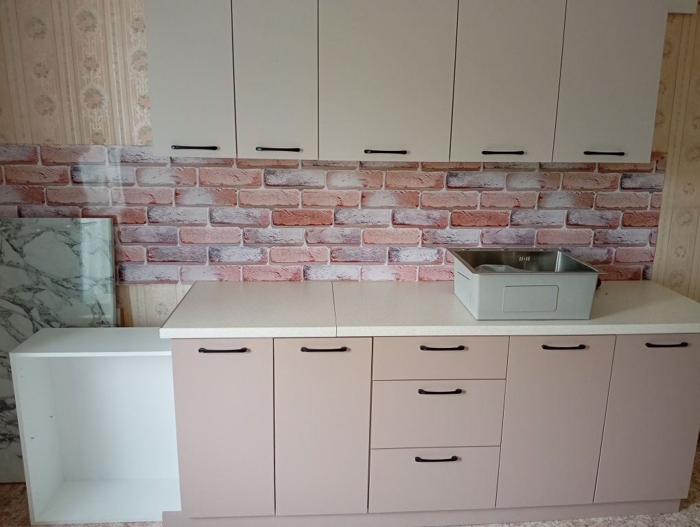 Новый кухонный гарнитур 2,5м