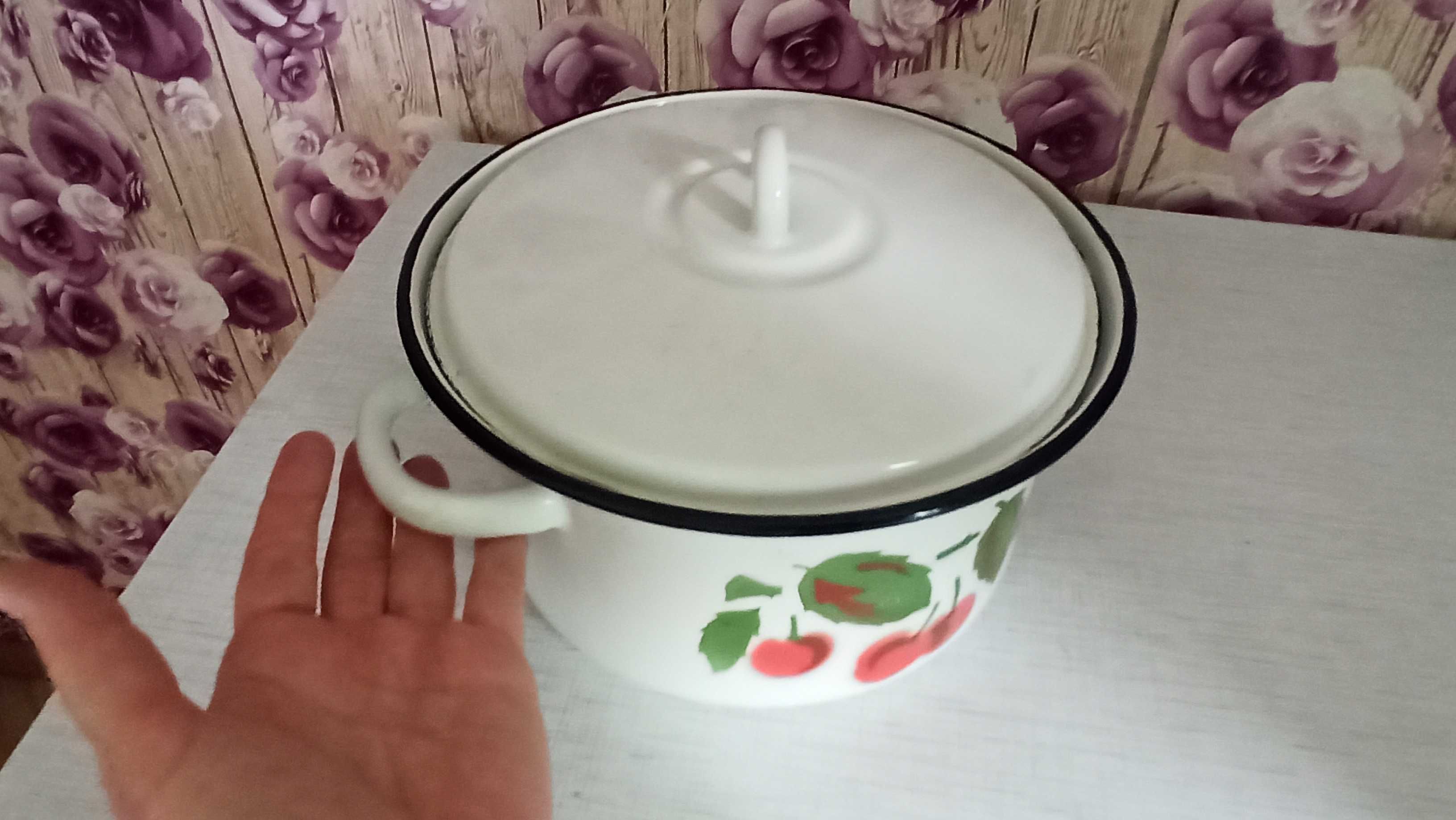 Советская эмалированная кастрюля 4л, диаметр 22см.