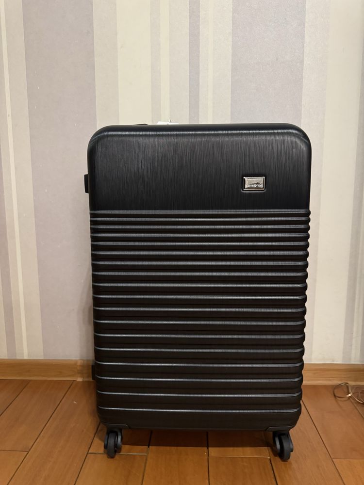 Комплект чемоданов SAMSONITE ( 2 чемодана в комплекте), новый.