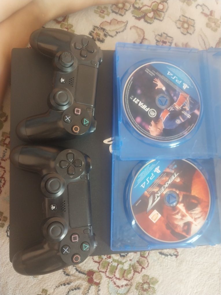 Ps 4 pro  2 геймпад 2 диск наличные