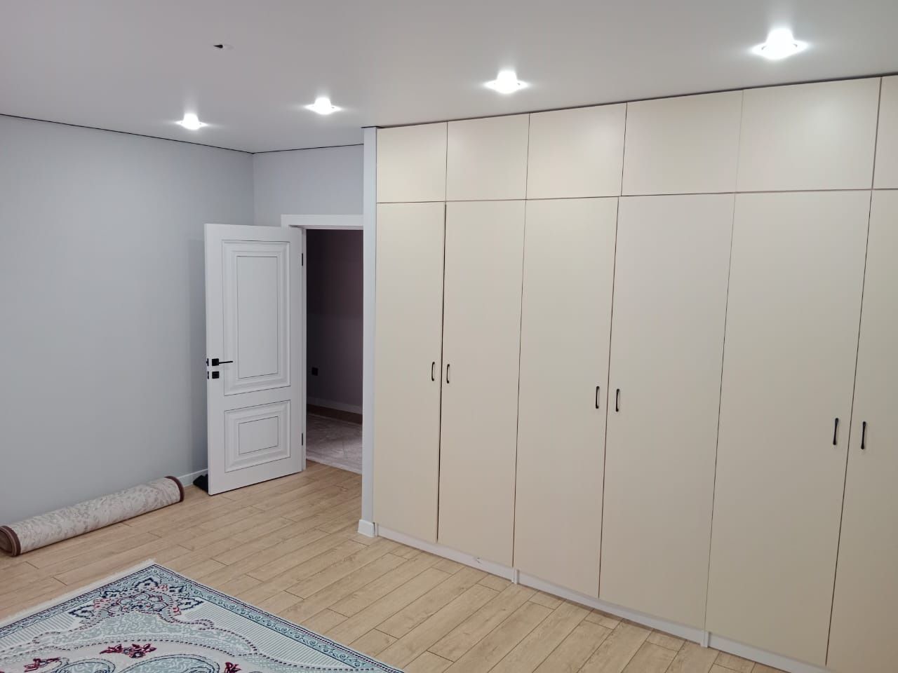 Продам квартиру 87 кв м в центре батыс 2