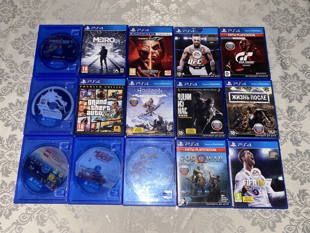 Продам playstation 4 slim 1 тб в отличном состаяние и 15 дисков