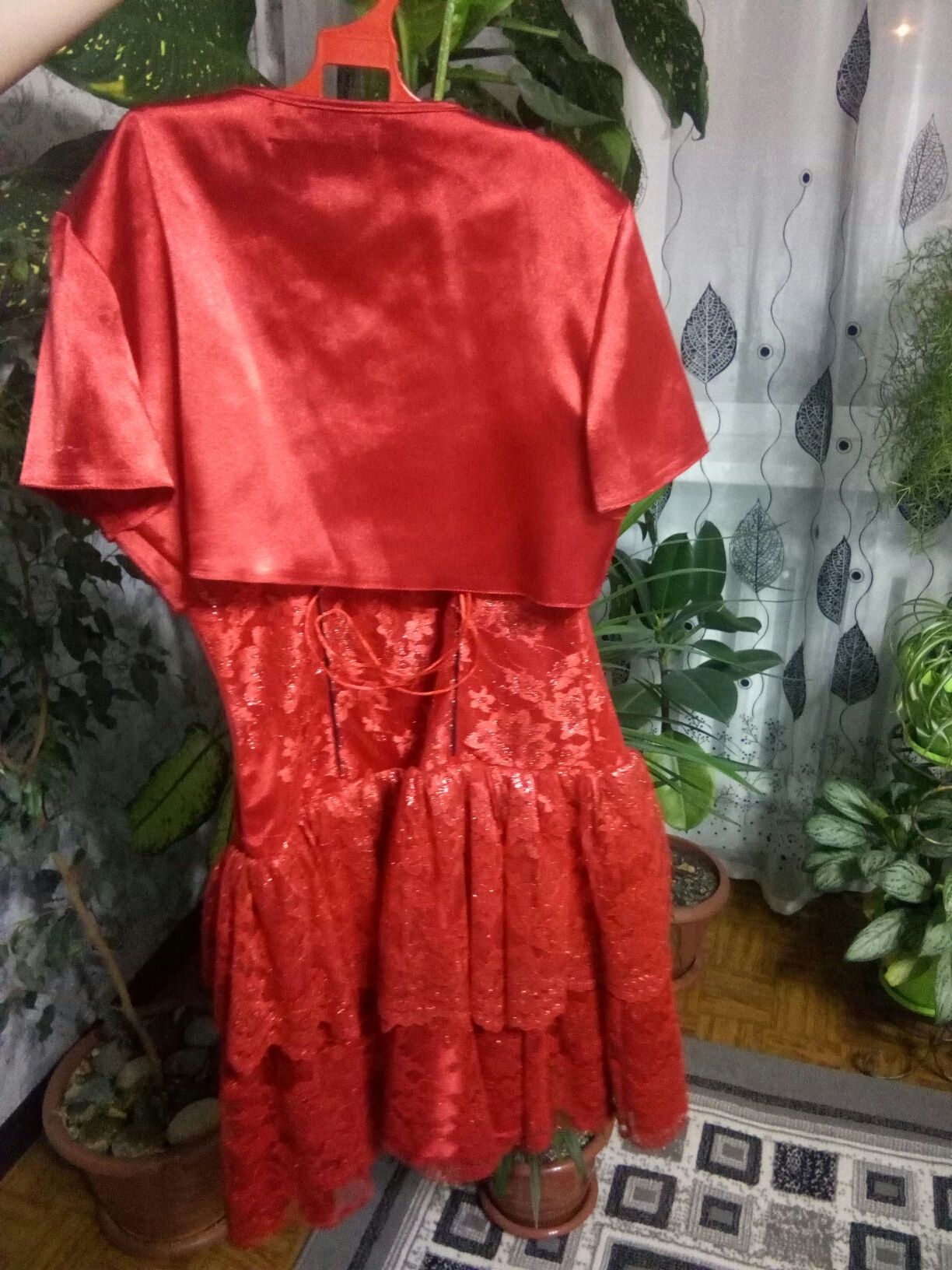 Продам красное платье