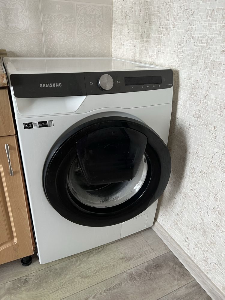 Продам стиральную машину Samsung WW90T554CAT