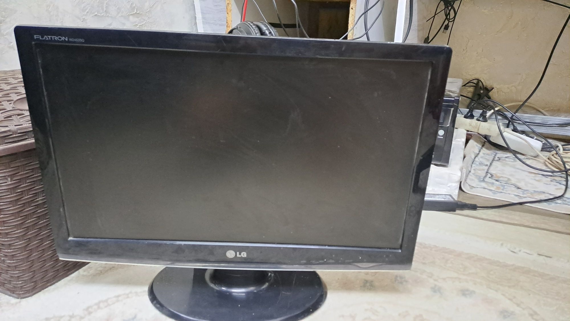 Монитор в рабочем состоянии. LG & BENQ