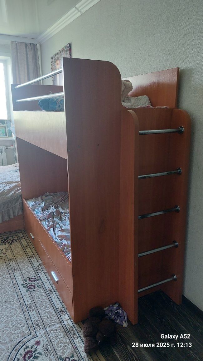 Двухъярусная кровать