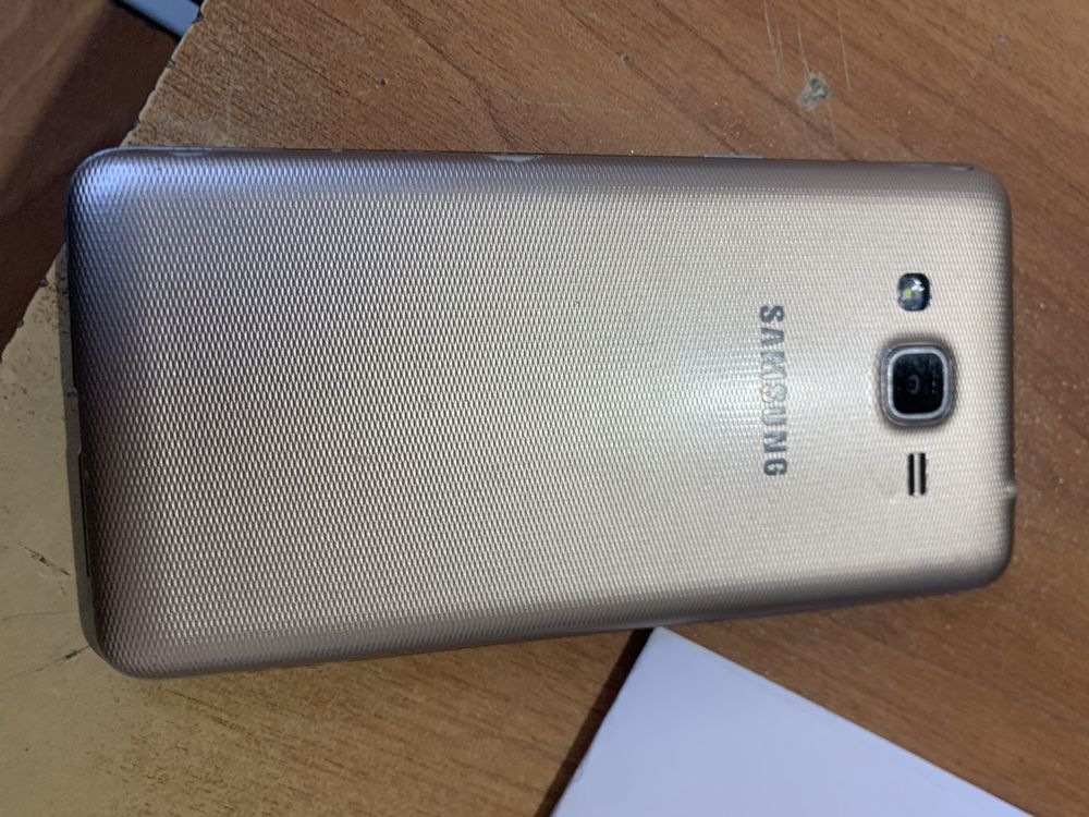 Смартфон Samsung Galaxy J2 Prime SM-G532F 8 GB золотистый