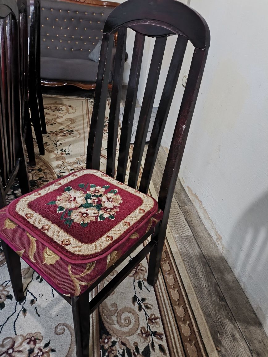 Продам стол  для гостиной