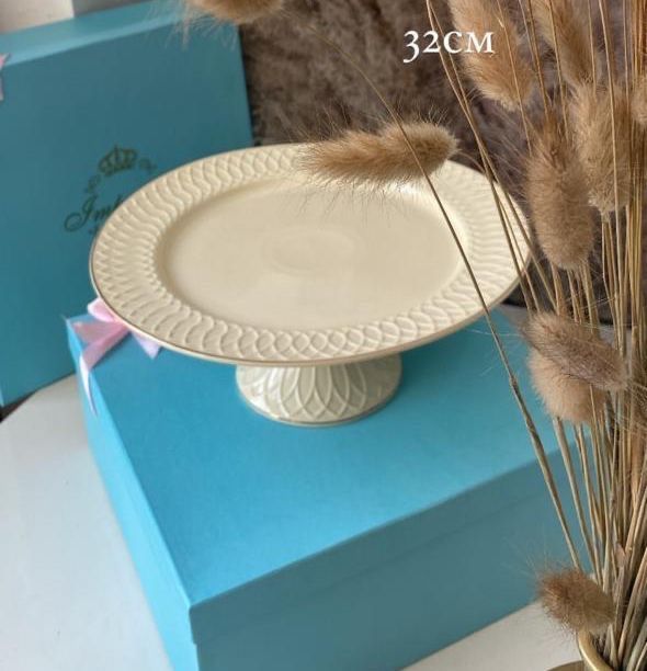 Продам холодницы, тортовницы, тарелки, пиала, конфв хорошем состоянии