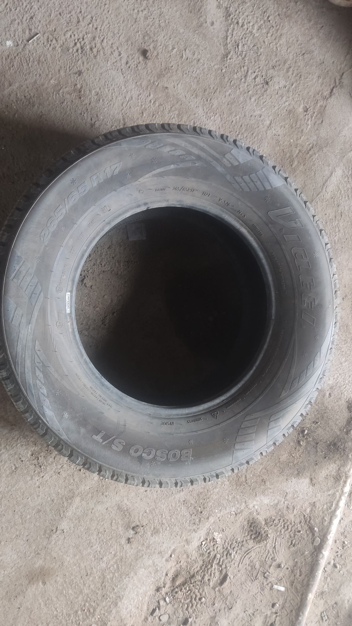 Продам покрышки зимние липучка 265/65/R17