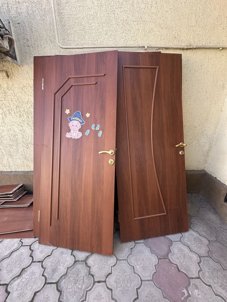 Продаются межкомнатные б/у двери