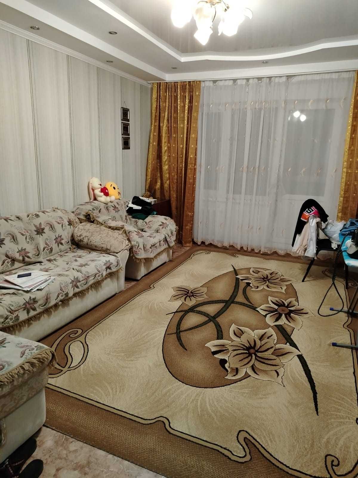 Продам двухкомнатную квартиру в 5 мкр. дом 27г 4 этаже.