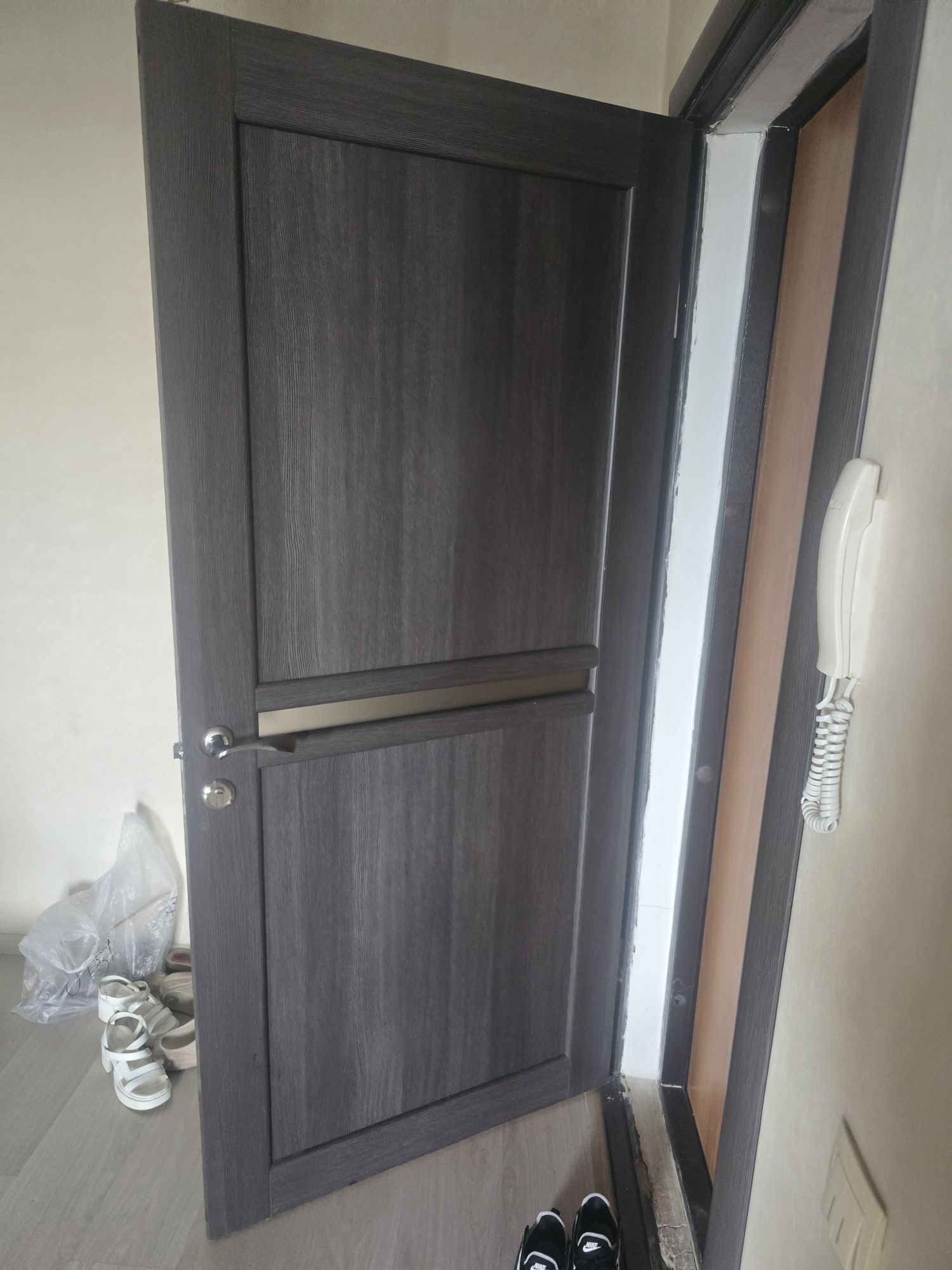 Продам дверь в хорошем состоянии